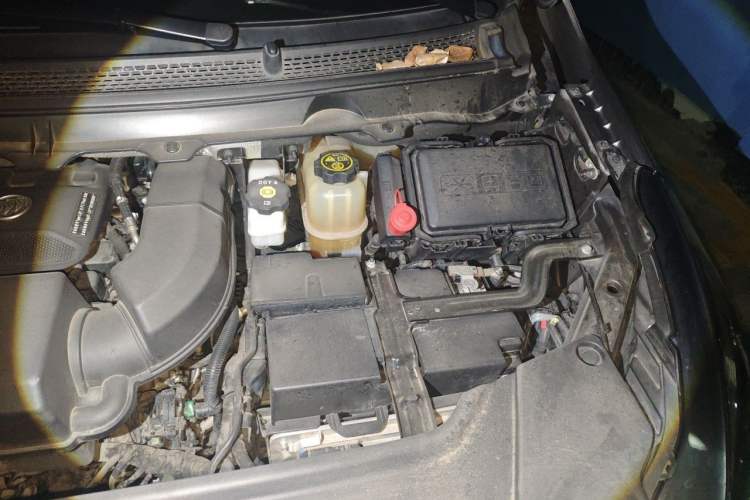 Used Buick GL8 2020 Land Cruiser Executive Class 652T Comfort Model Engine Bay Left