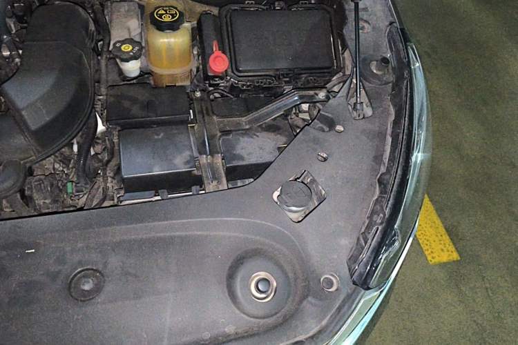 Used Buick GL8 2020 ES Land Cruiser 653T Smart Flagship Model Engine Bay Left