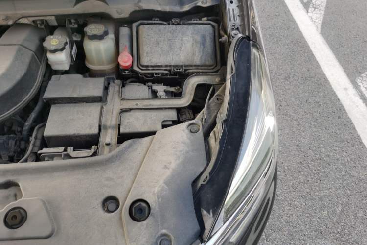 Used Buick GL8 2020 Land Business Class 652T Luxury Model Engine Bay Left