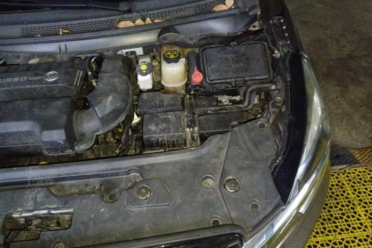 Used Buick GL8 2020 Land Business Class 652T Luxury Model Engine Bay Left