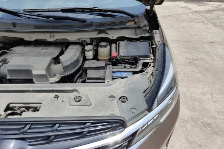 Used Buick GL8 2020 Land Cruiser Executive Class 652T Comfort Model Engine Bay Left