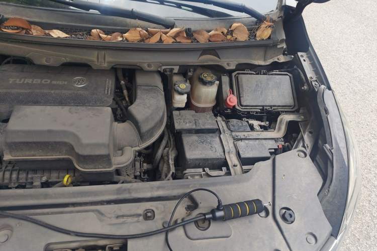 Used Buick GL8 2020 Land Business Class 652T Luxury Model Engine Bay Left