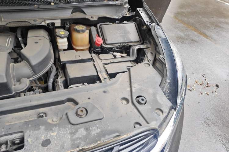 Used Buick GL8 2020 Land Business Class 652T Luxury Model Engine Bay Left