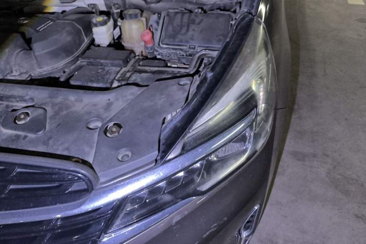 Used Buick GL8 2020 Land Business Class 652T Luxury Model Engine Bay Left