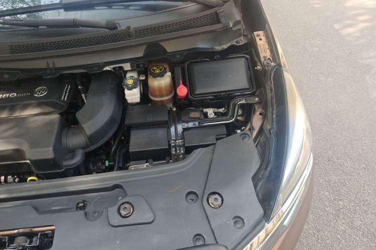 Used Buick GL8 2020 Land Business Class 652T Premium Model Engine Bay Left