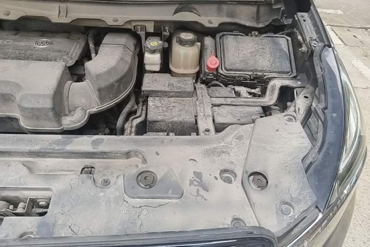 Used Buick GL8 2020 Land Business Class 652T Luxury Model Engine Bay Left