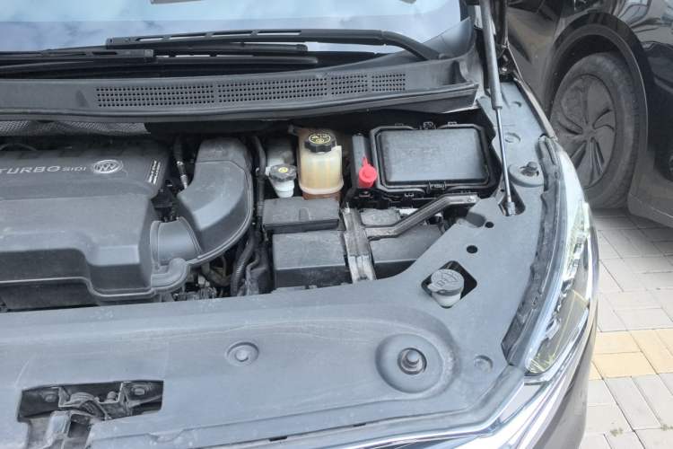 Used Buick GL8 2020 ES Land Cruiser 653T Luxury Model Engine Bay Left