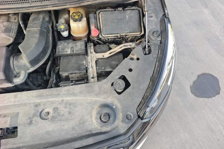 Used Buick GL8 2020 ES Land Cruiser 653T Luxury Edition Engine Bay Left
