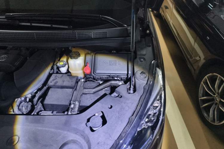 Used Buick GL8 2020 ES Land Cruiser 653T Luxury Edition Engine Bay Left