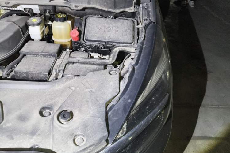 Used Buick GL8 2020 Land Business Class 652T Luxury Model Engine Bay Left