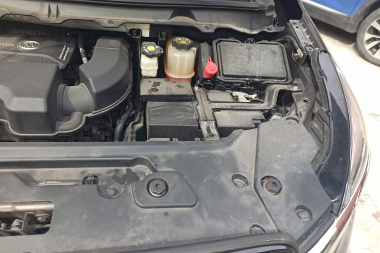 Used Buick GL8 2020 Land Business Class 652T Luxury Model Engine Bay Left