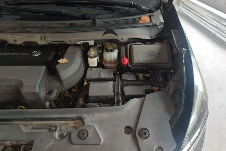Used Buick GL8 2020 Land Cruiser Executive Class 652T Comfort Model Engine Bay Left