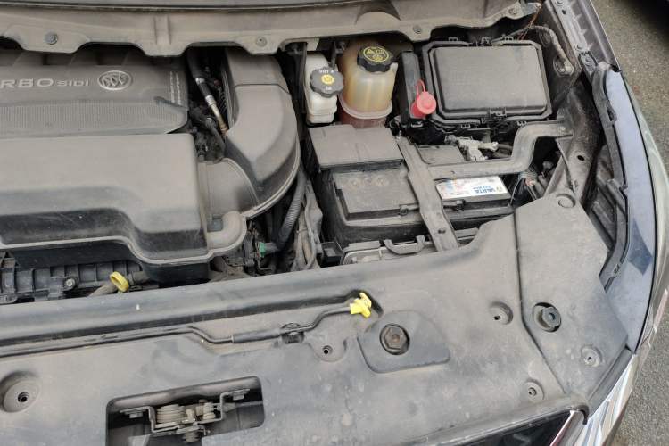 Used Buick GL8 2020 Land Cruiser Executive Class 652T Comfort Model Engine Bay Left