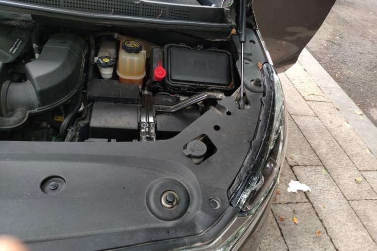 Used Buick GL8 2020 ES Land Cruiser 653T Comfort Edition Engine Bay Left