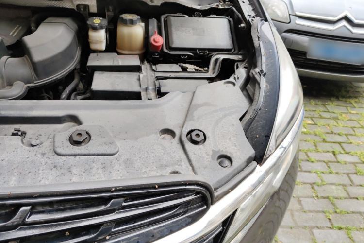 Used Buick GL8 2020 Land Business Class 652T Premium Model Engine Bay Left