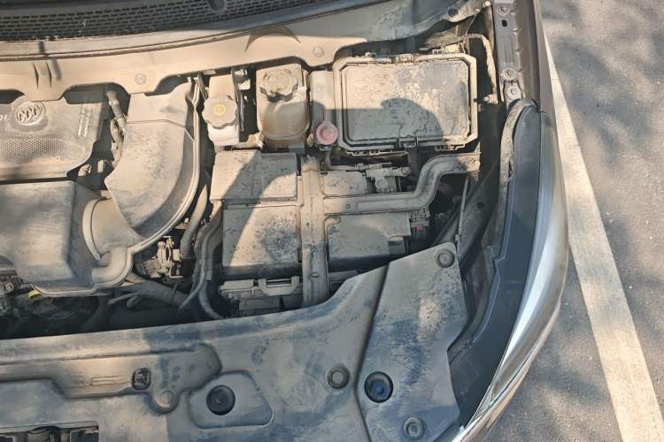 Used Buick GL8 2020 Land Business Class 652T Luxury Model Engine Bay Left