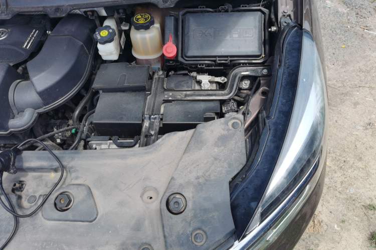 Used Buick GL8 2020 Land Business Class 652T Luxury Model Engine Bay Left