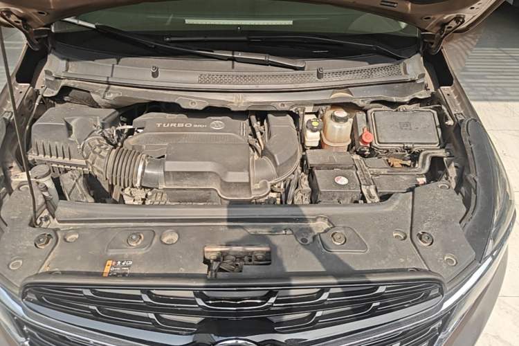 Used Buick GL8 2020 Land Business Class 652T Luxury Model Engine Bay