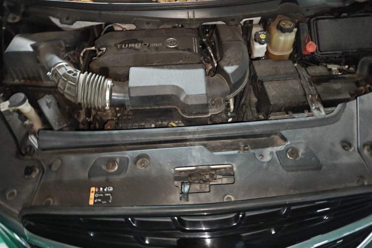 Used Buick GL8 2020 Land Cruiser Executive Class 652T Comfort Model Engine Bay