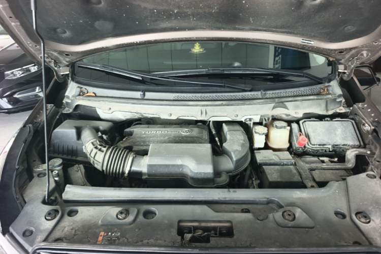 Used Buick GL8 2020 Land Business Class 652T Luxury Model Engine Bay
