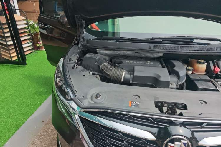 Used Buick GL8 2020 ES Land Cruiser 653T Luxury Model Engine Bay Right