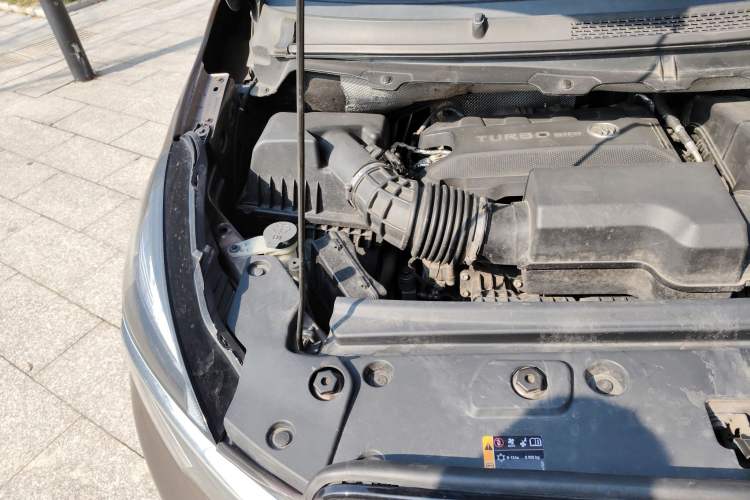 Used Buick GL8 2020 Land Business Class 652T Luxury Model Engine Bay Right