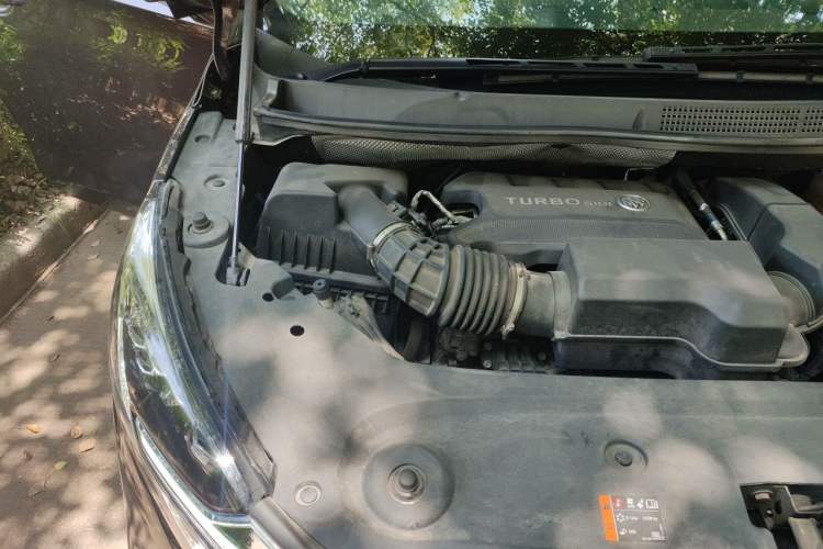 Used Buick GL8 2020 ES Land Cruiser 653T Luxury Model Engine Bay Right