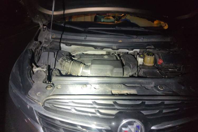 Used Buick GL8 2020 Land Business Class 652T Luxury Model Engine Bay Right