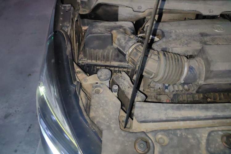 Used Buick GL8 2020 Land Business Class 652T Luxury Model Engine Bay Right