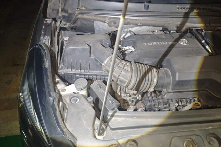 Used Buick GL8 2020 Land Cruiser Executive Class 652T Comfort Model Engine Bay Right