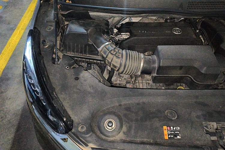 Used Buick GL8 2020 ES Land Cruiser 653T Smart Flagship Model Engine Bay Right
