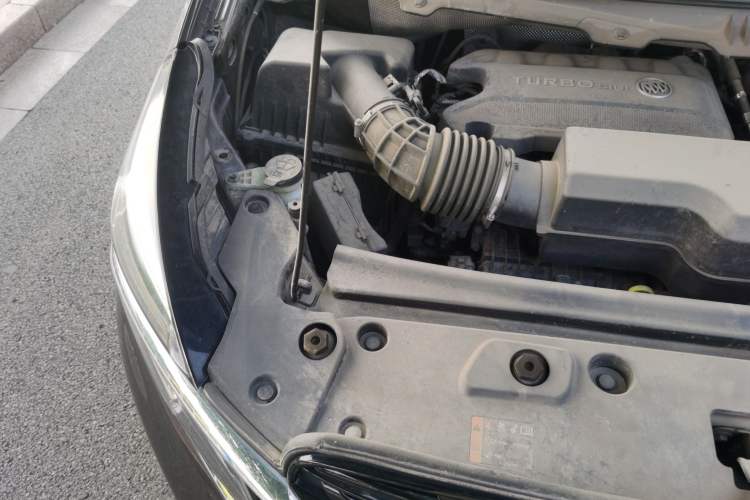 Used Buick GL8 2020 Land Business Class 652T Luxury Model Engine Bay Right