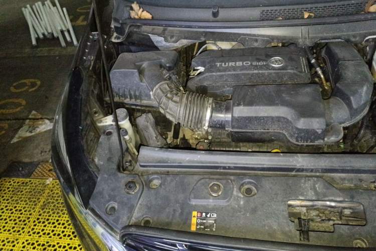 Used Buick GL8 2020 Land Business Class 652T Luxury Model Engine Bay Right