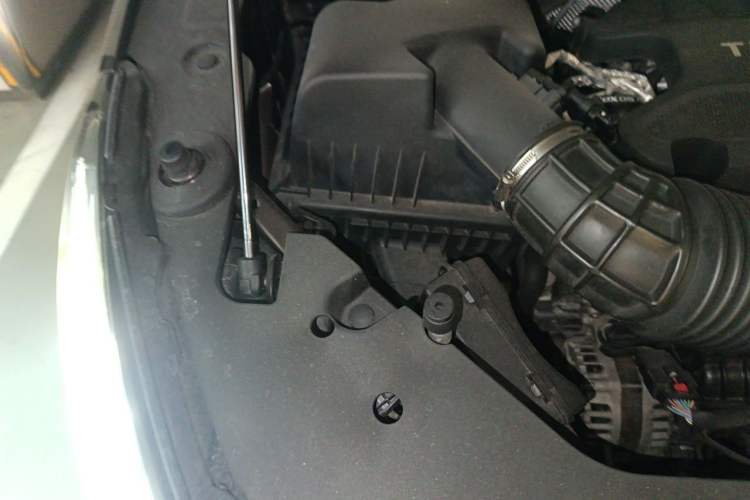 Used Buick GL8 2020 ES Land Cruiser 653T Luxury Model Engine Bay Right