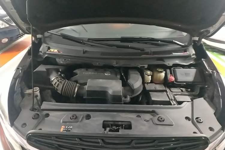 Used Buick GL8 2020 Land Cruiser Executive Class 652T Comfort Model Engine Bay