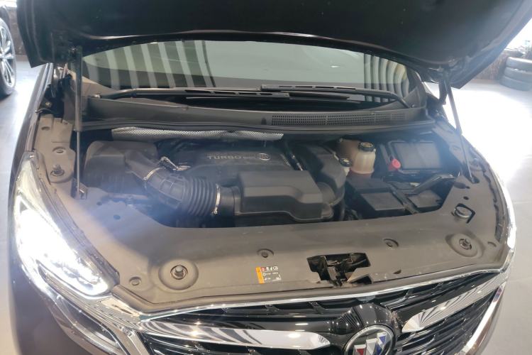 Used Buick GL8 2020 ES Land Cruiser 653T Luxury Model Engine Bay