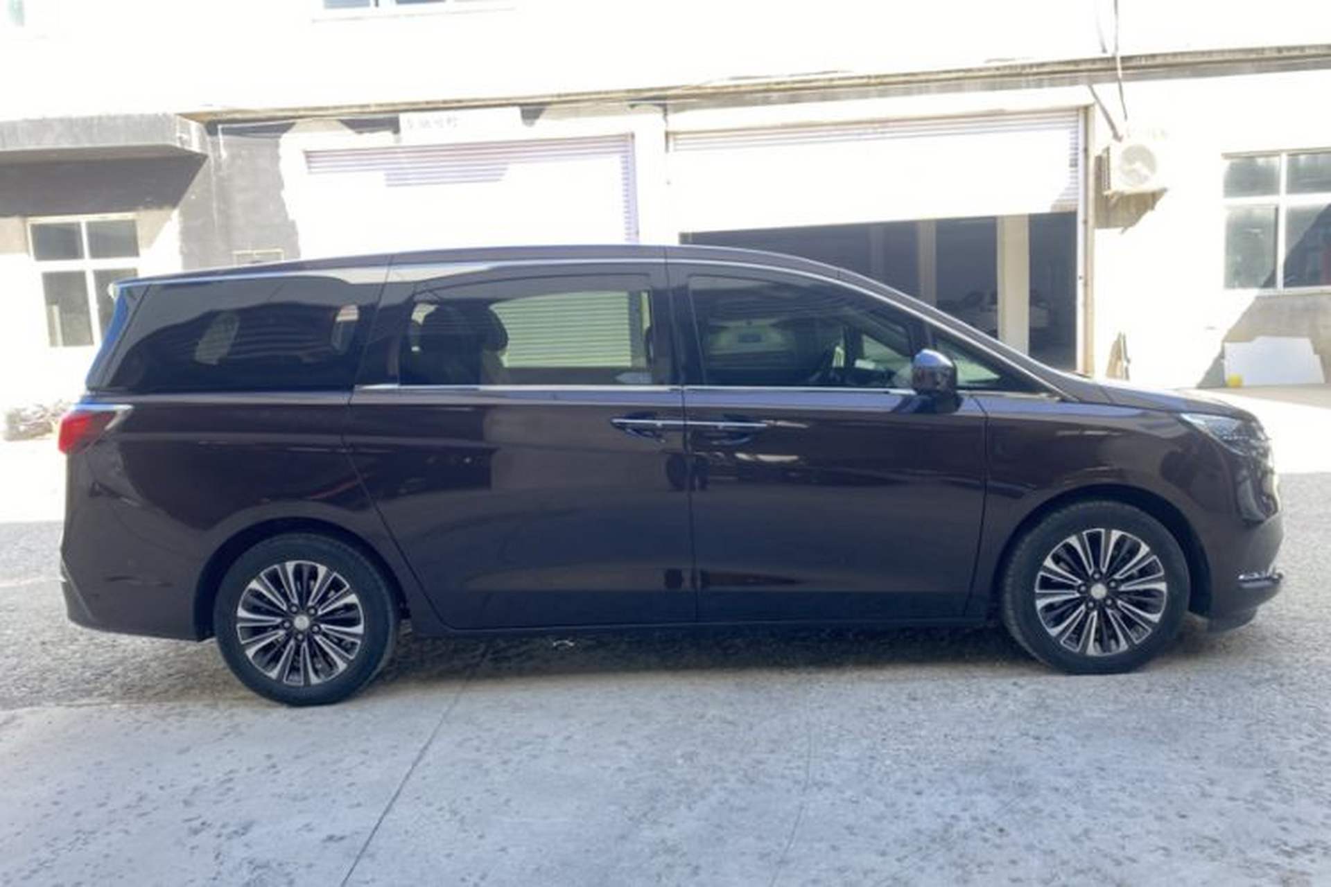 Used Buick GL8 2020 ES Land Cruiser 653T Luxury Model Exterior 2