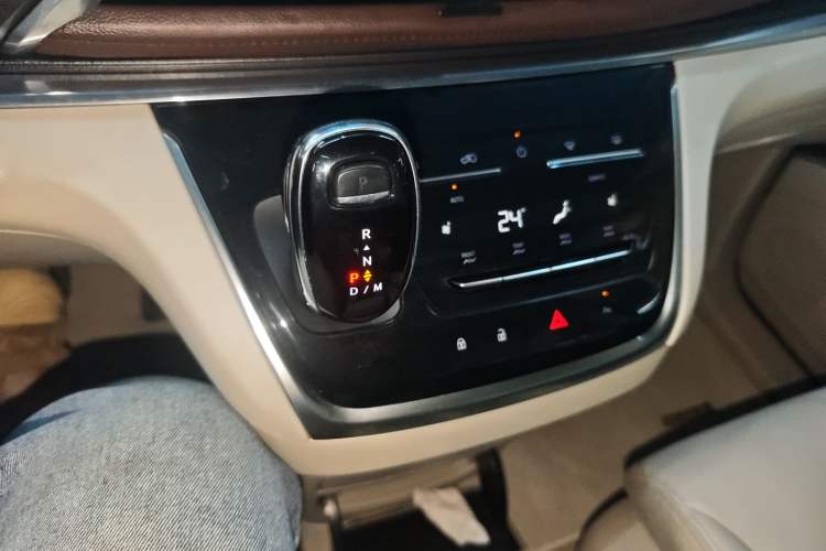 Used Buick GL8 2020 Land Business Class 652T Luxury Model Gear Lever
