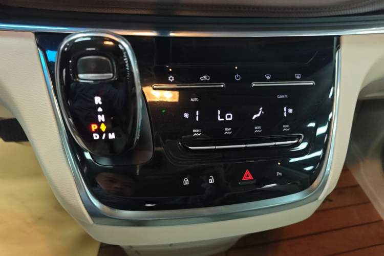 Used Buick GL8 2020 Land Business Class 652T Luxury Model Gear Lever