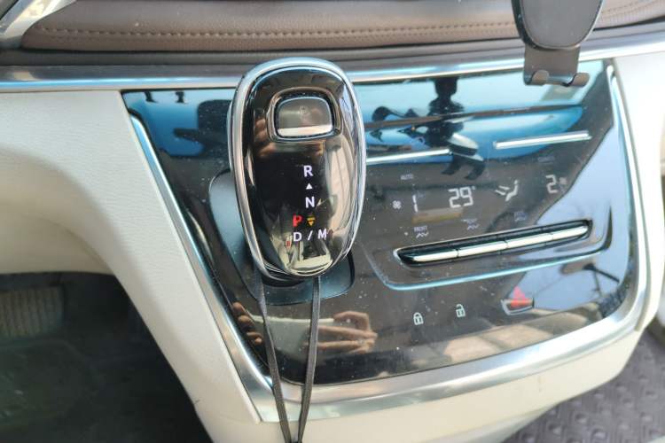 Used Buick GL8 2020 Land Business Class 652T Luxury Model Gear Lever