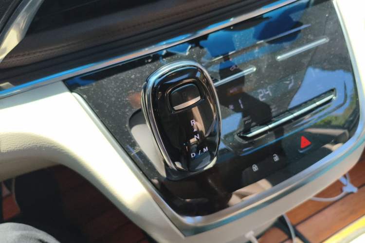 Used Buick GL8 2020 Land Business Class 652T Luxury Model Gear Lever
