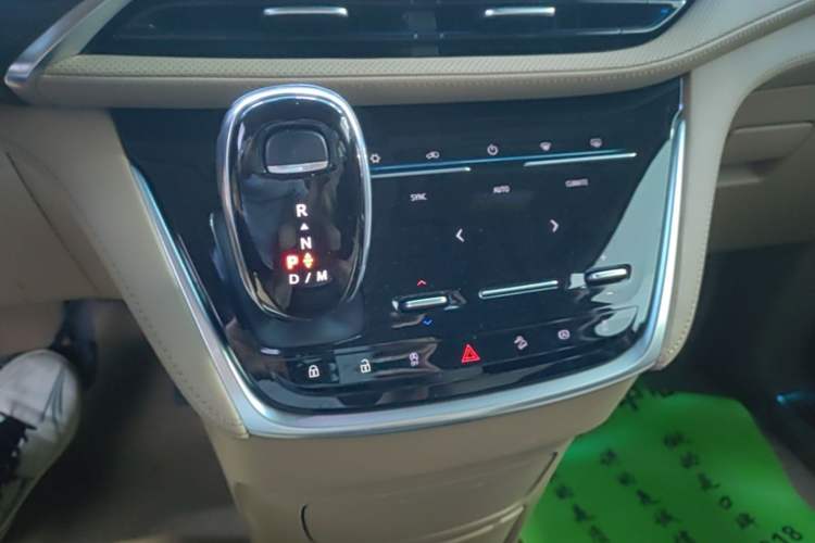 Used Buick GL8 2020 ES Land Cruiser 653T Luxury Edition Gear Lever