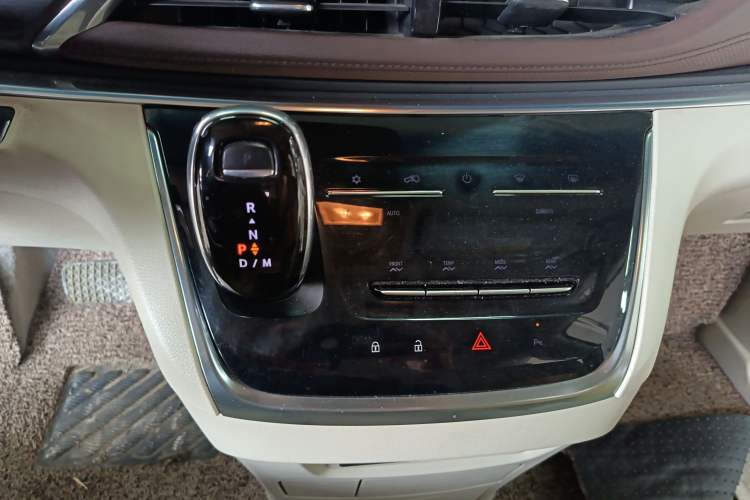 Used Buick GL8 2020 Land Cruiser Executive Class 652T Comfort Model Gear Lever