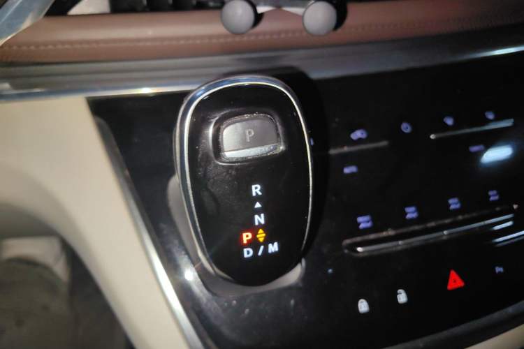 Used Buick GL8 2020 Land Business Class 652T Luxury Model Gear Lever