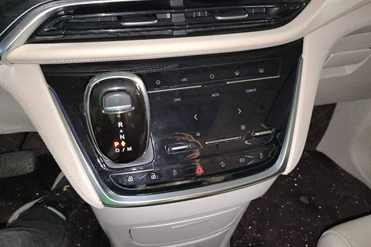 Used Buick GL8 2020 Avenir Avia Six-Seat Deluxe Edition Gear Lever