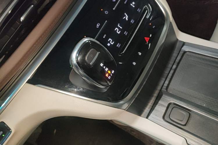 Used Buick GL8 2020 Land Business Class 652T Luxury Model Gear Lever