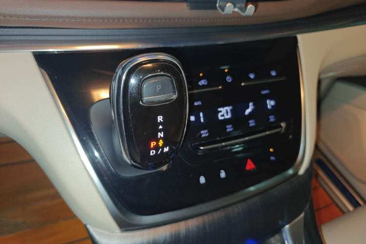 Used Buick GL8 2020 Land Business Class 652T Luxury Model Gear Lever