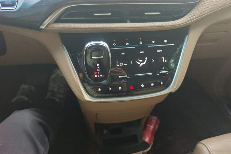 Used Buick GL8 2020 ES Land Cruiser 653T Luxury Edition Gear Lever