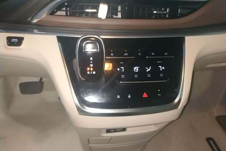 Used Buick GL8 2020 Land Business Class 652T Luxury Model Gear Lever