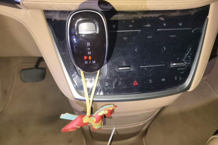 Used Buick GL8 2020 ES Land Cruiser 653T Luxury Edition Gear Lever